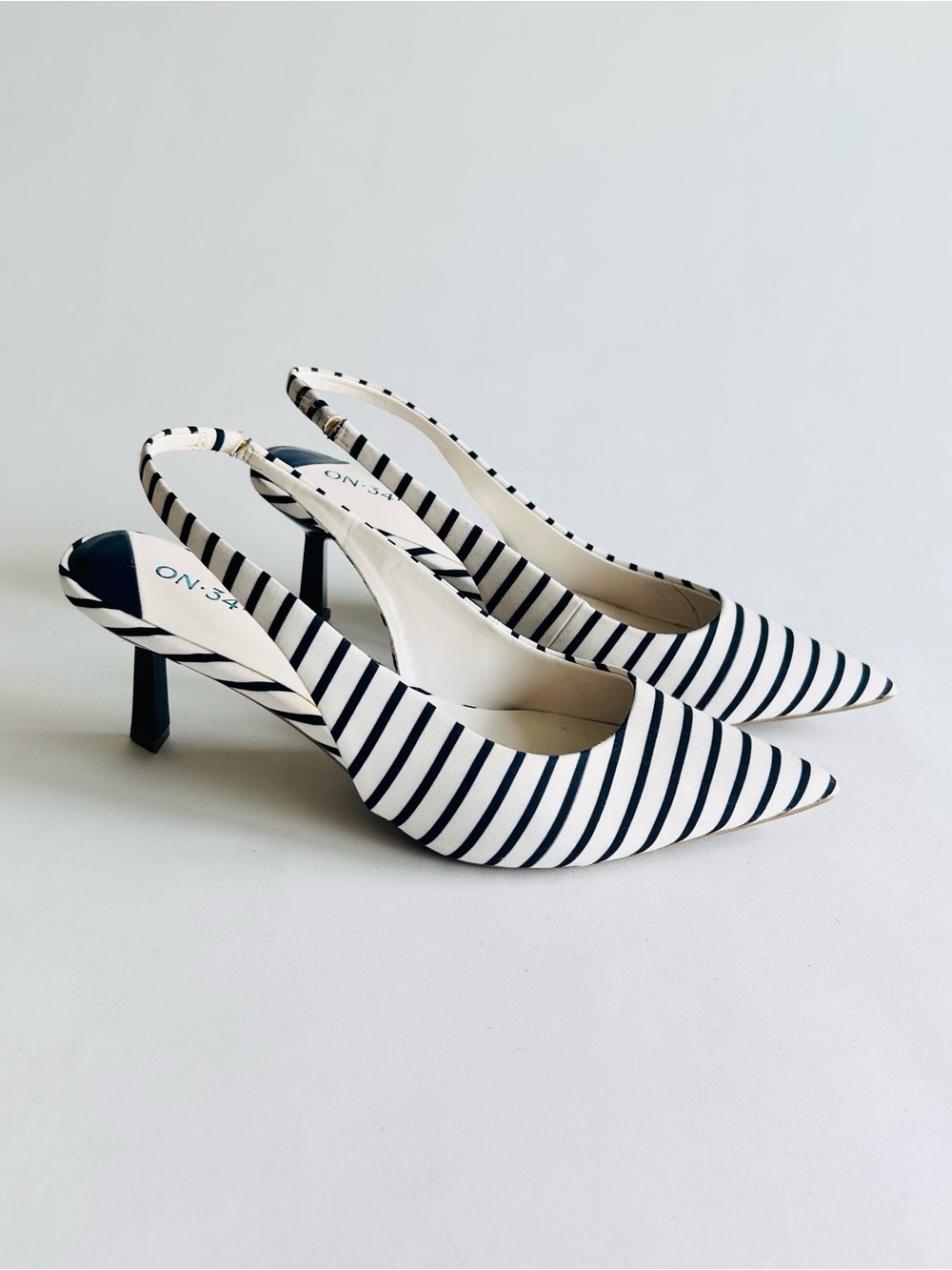 New On 34 Th White Navy Fabric Strip Point Toe Heeled Slingbacks size 8.5